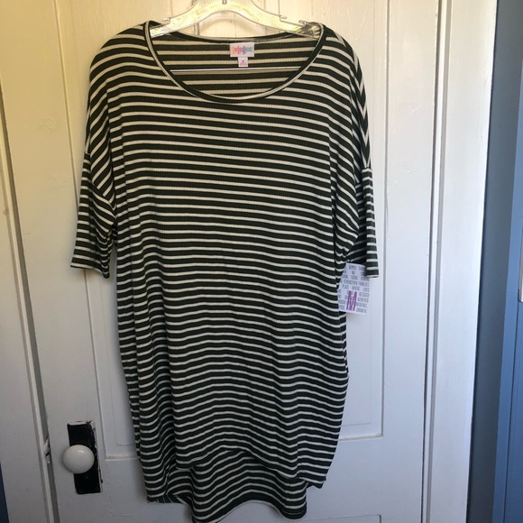 LuLaRoe Tops - M Irma